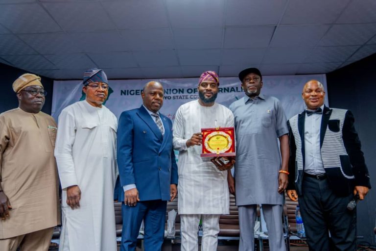 Breaking – NUJ Honours Oyo Speaker, Ogundoyin with Outstanding Legislative Leadership Award